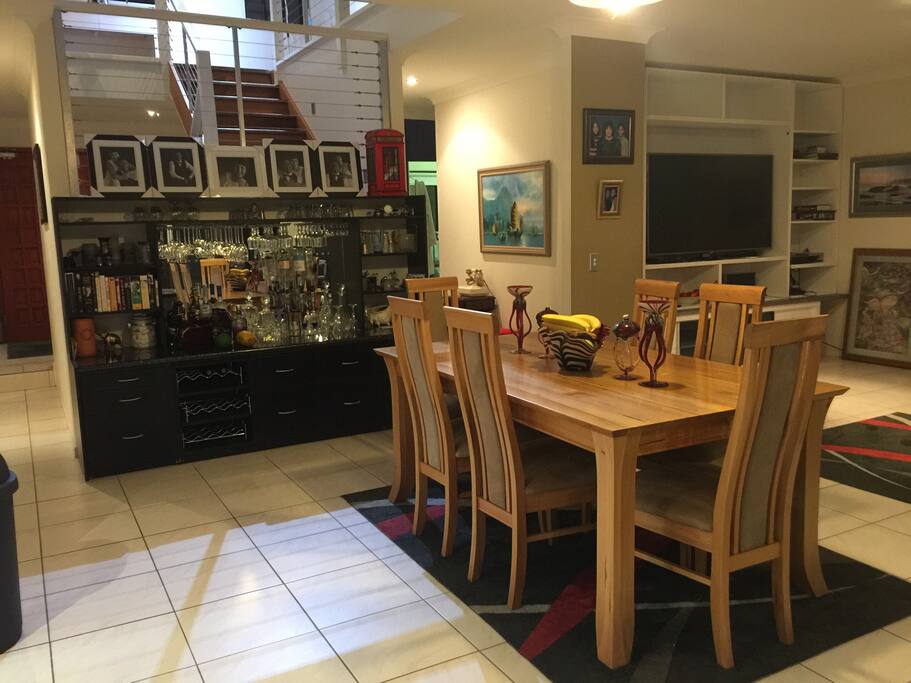 Spacious longe, Smart Tv , Wifi and Foxtel available