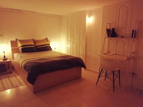 Studio tout confort entre modernité et tradition