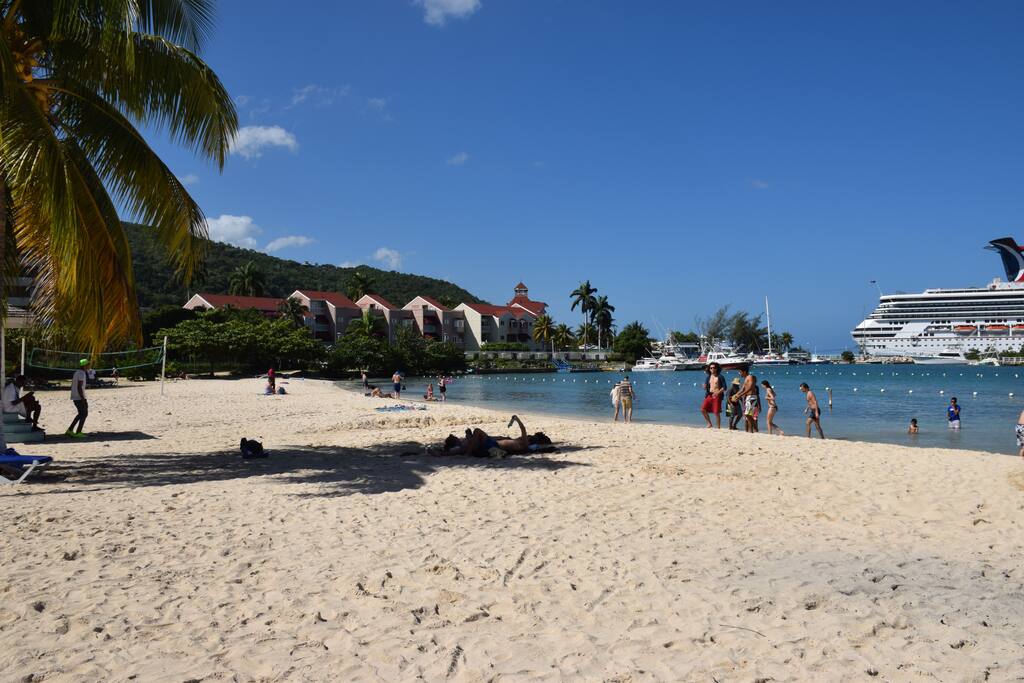 sandcastle resort
beach