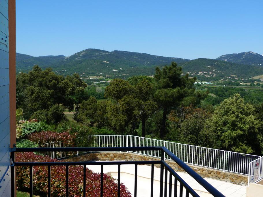 La vue vers le massif des Maures