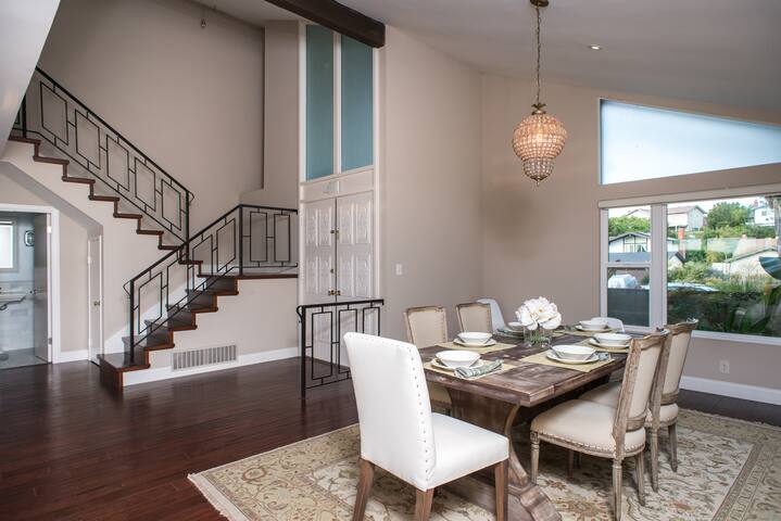 Modern Family Home w/ Great Loc. & Comfy Beds gallery image 4