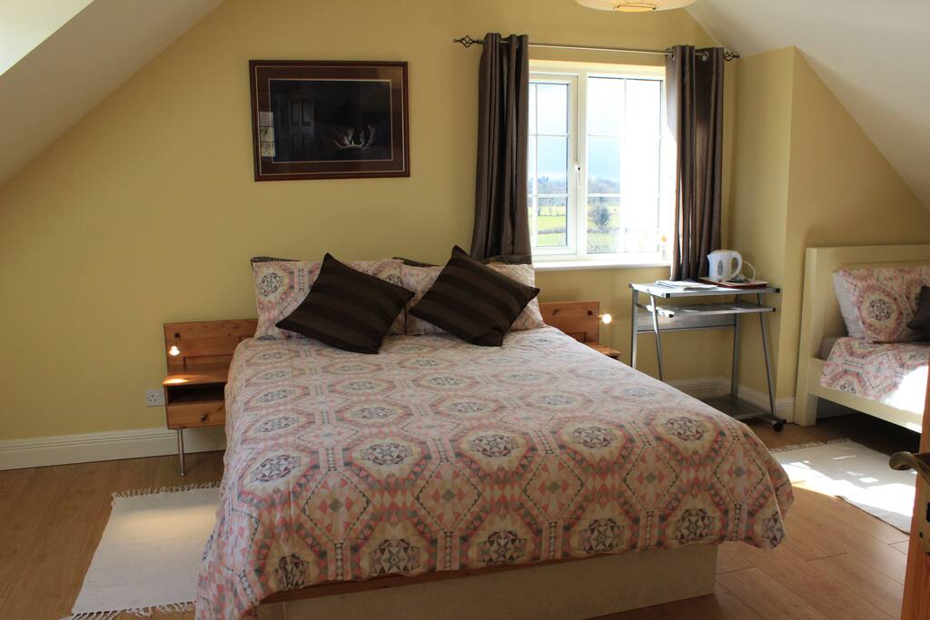 Sunrise King Bed