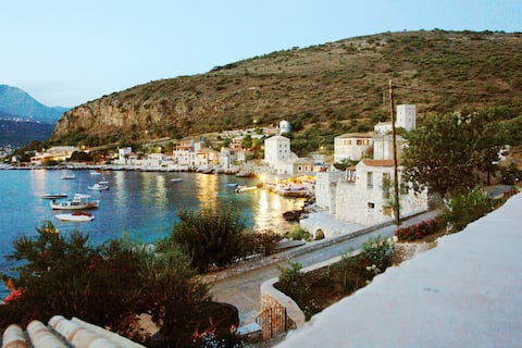 Beautiful & Charming House  by the Sea in Mani