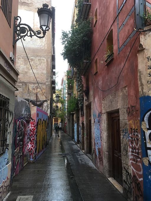 Calle Palomino - a quiet street in the heart of Valencia