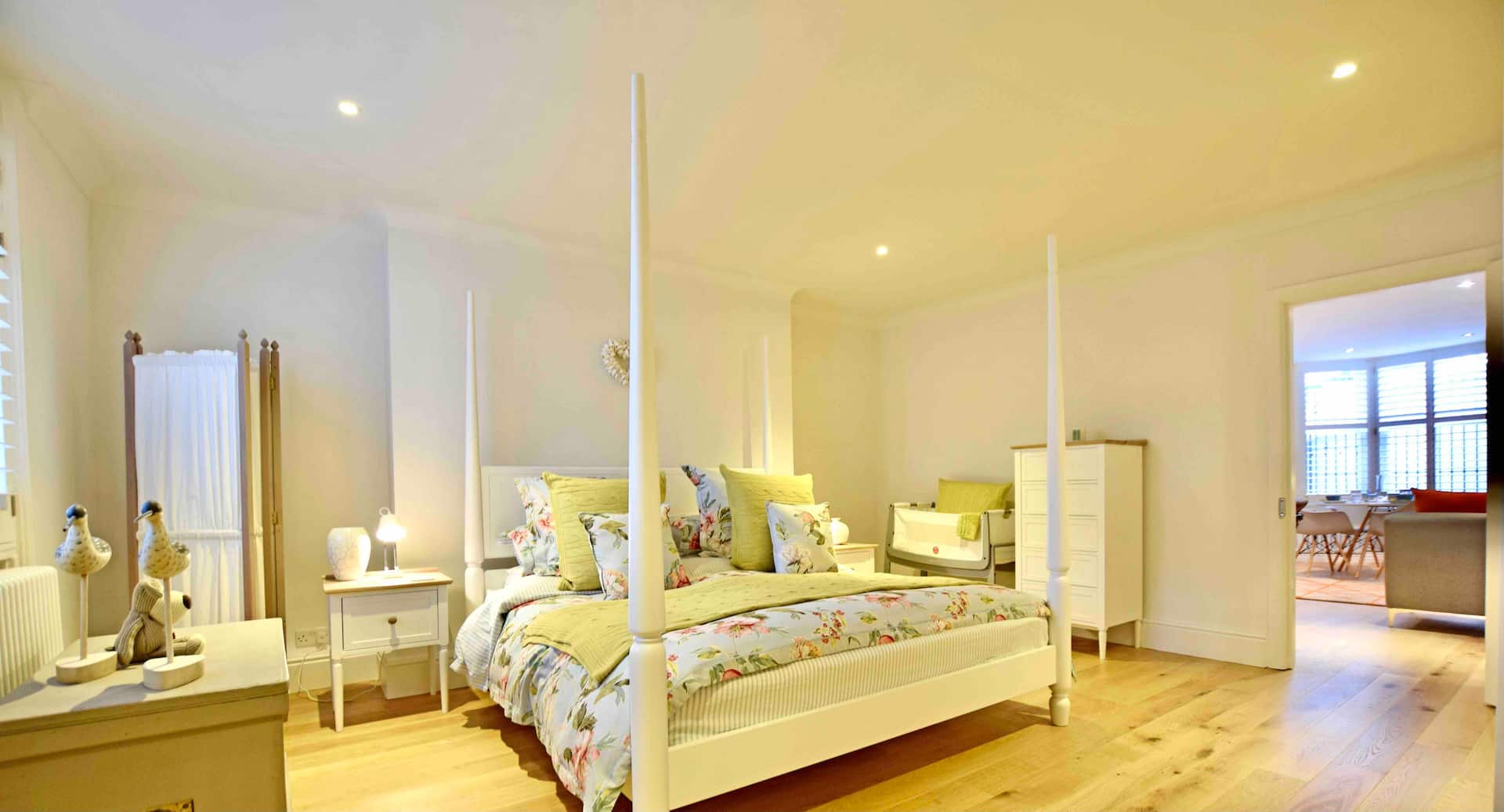 BRIGHTON BEACH APARTMENT Parking Free On-site EV