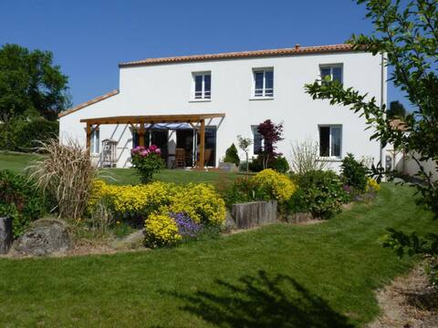 Les Pastourelles  14 spaces + garden and pool