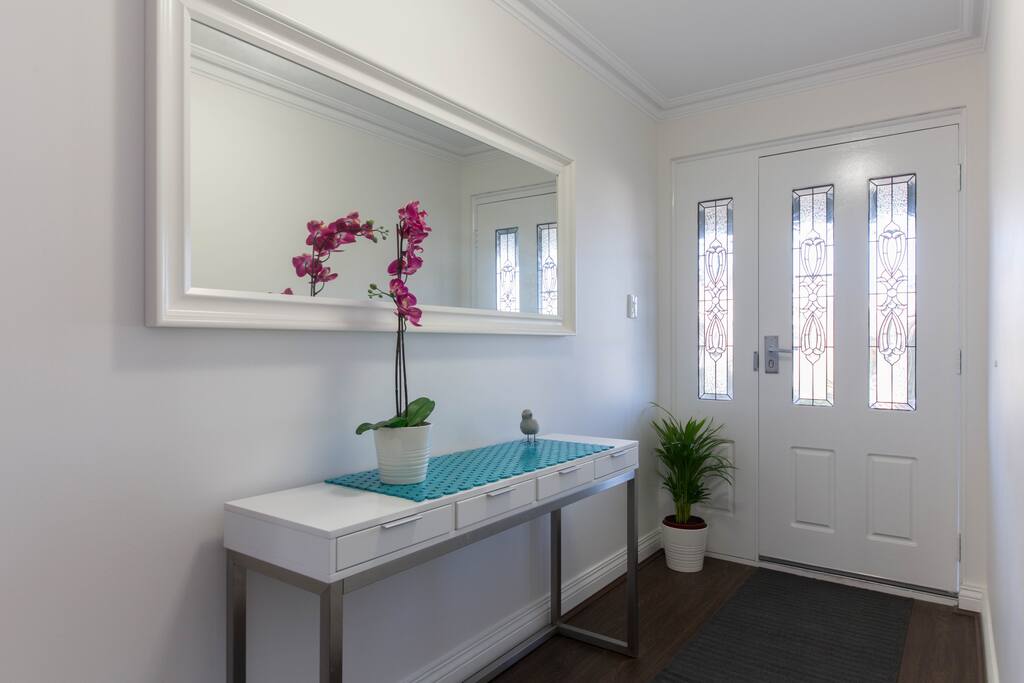 Fresh & bright entrance