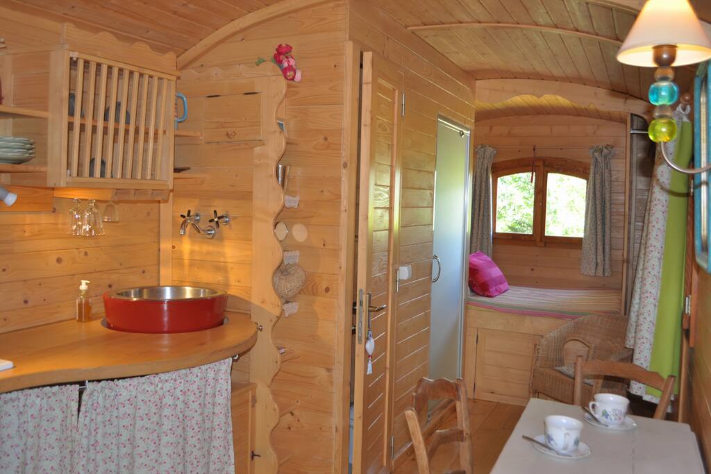 l'interieur douillet de la roulotte