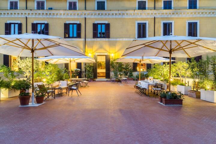 Palazzo Berardi: Renaissance Downtown Luxury Villa gallery image 2