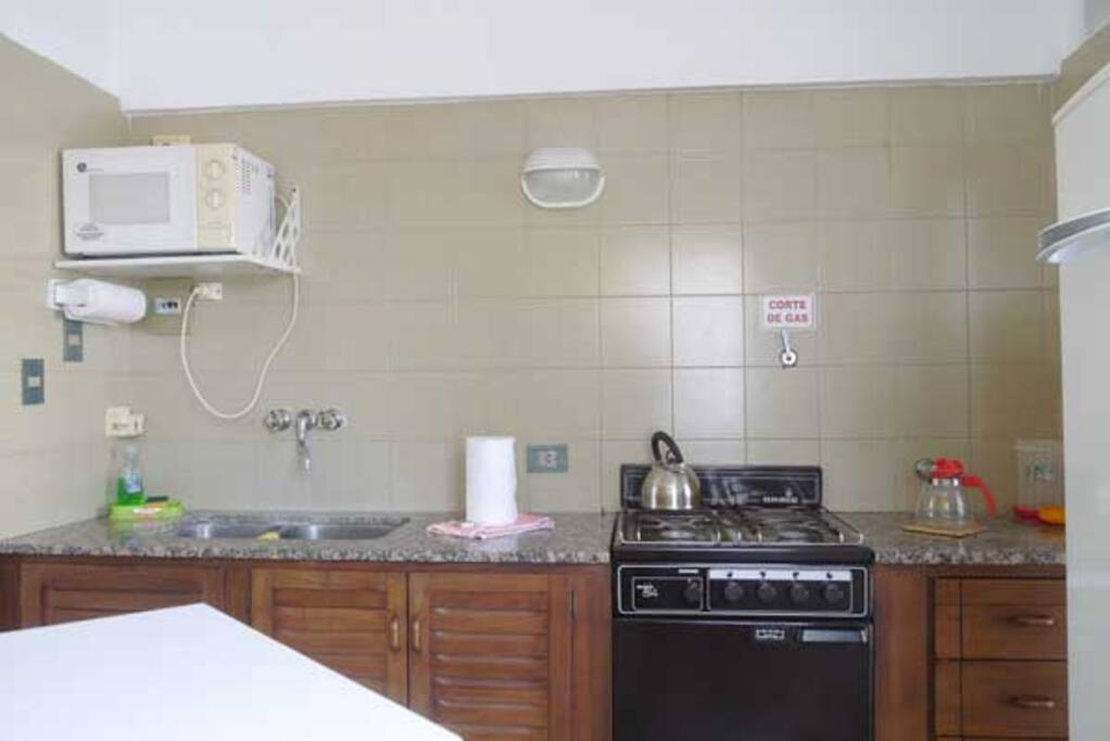 Cocina completa.