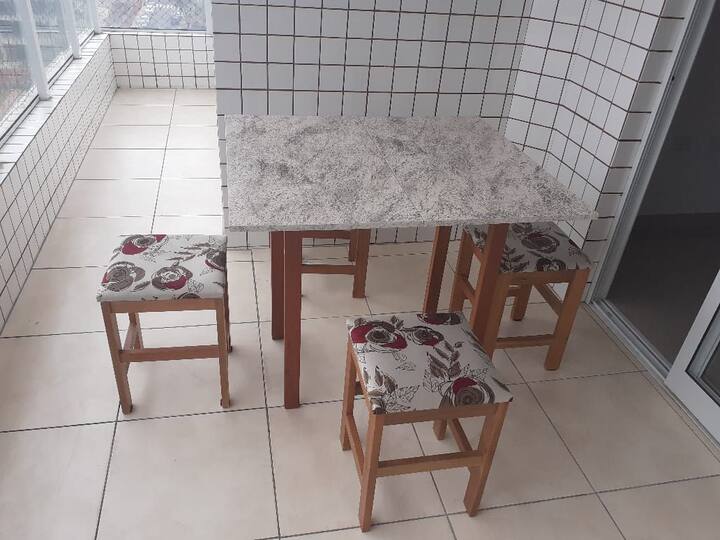 Apartment ample sea views 3 minutes from the beach.