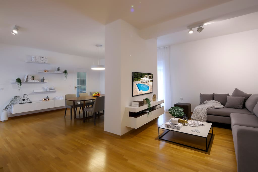 Villa Garden -1.st.floor -dnevni boravak, blagovaona, TV, dekor