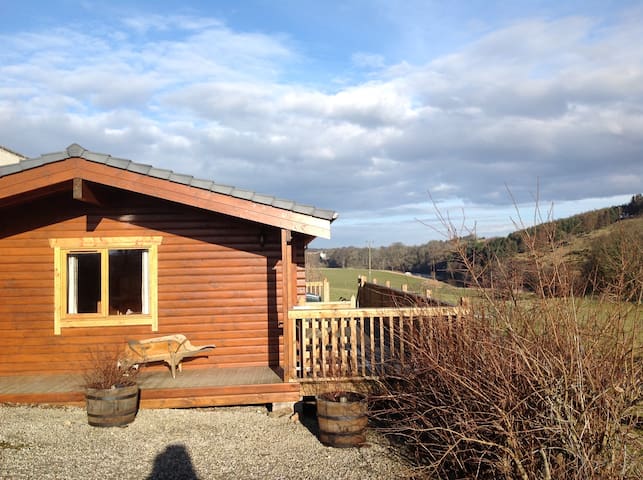 Huntly Lodge with river & countryside views