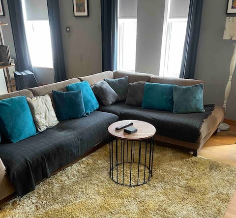 Top performing Airbnb: Modern Loft, Open Plan in Leeds City Centre in South Bank & Hunslet