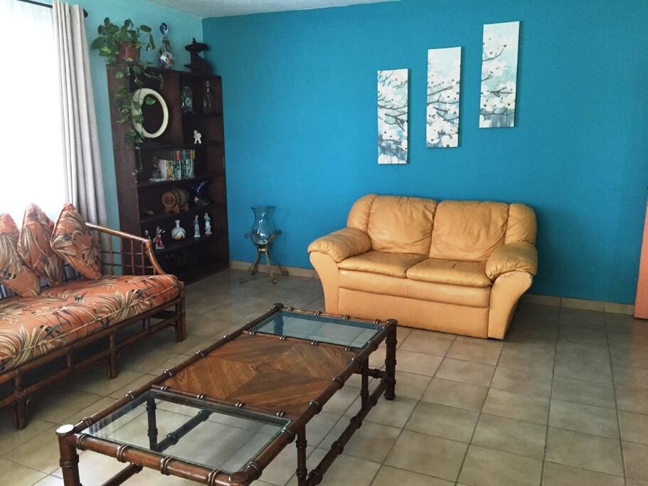 Sala (Sofa amplio para descansar)