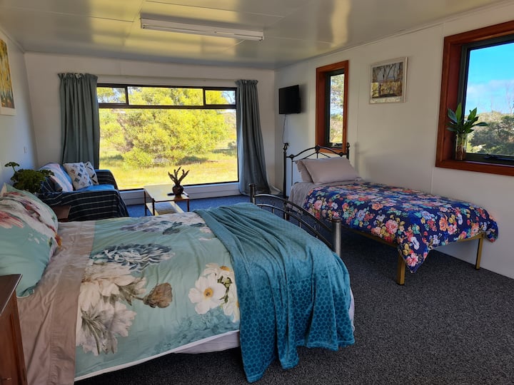 Sleepout, sleeps 3 at the moment, soon to be 4 ! 