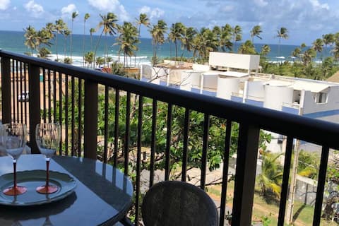 Top Airbnb: Beachfront apartment with ocean view em Salvador