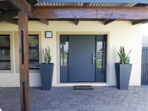 Safety estate, 24 hours security, beaches, mall.