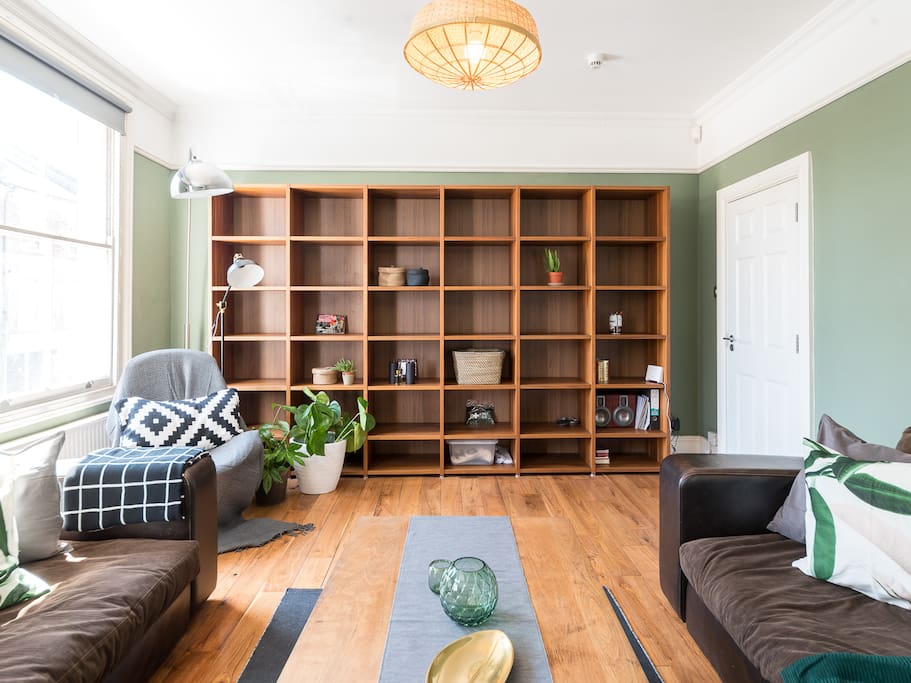 Bright & cozy living room