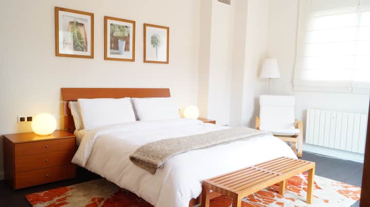 غرفة النوم الرئيسية الجنوبية.