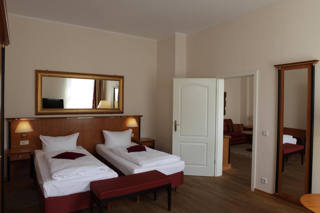 Schlafzimmer / Bedroom
