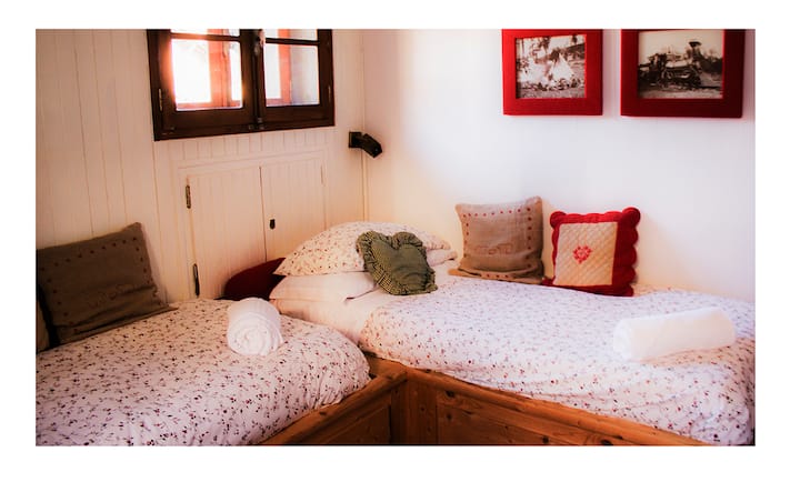 חדר עם מיטה זוגית