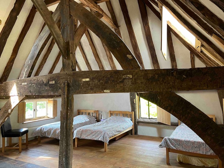 غرفة نوم ثلاثية 