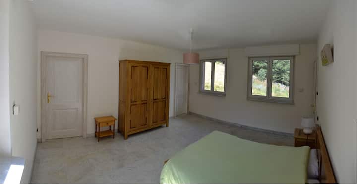 Schlafzimmer 1