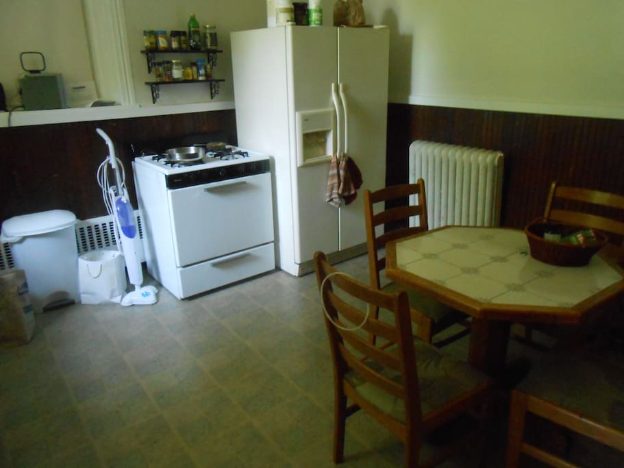 Kitchen / dining area
