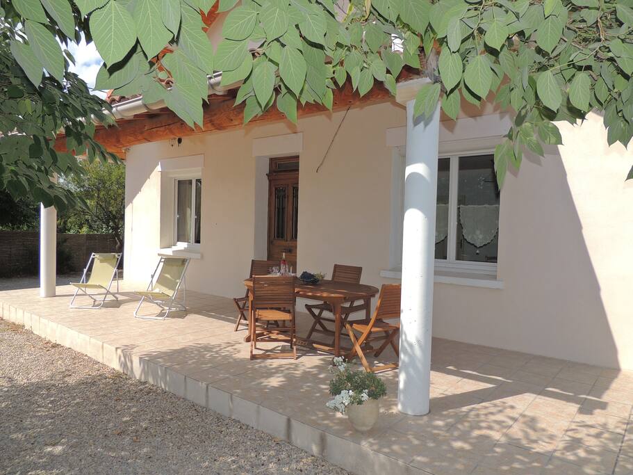 entrée principale avec terrasse