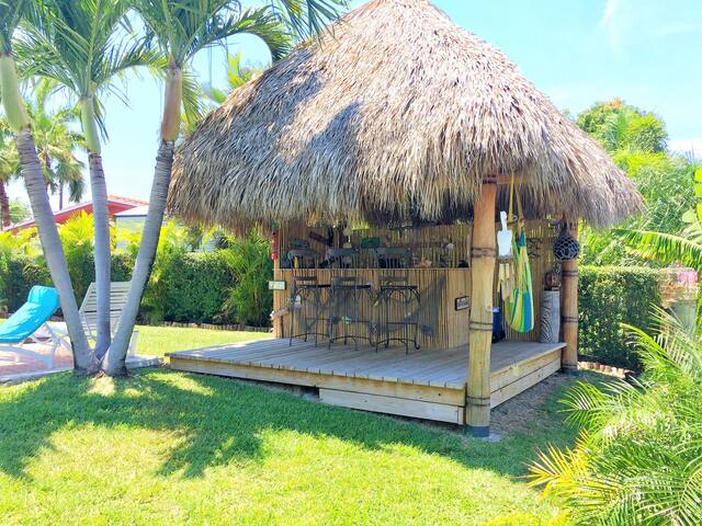 “Super Paradise” Pool, Tiki-Hut and Waterview! gallery image 3