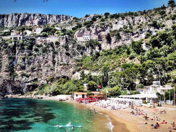 Stunning views 2 bedroom apartment with parking Condominiums for Rent