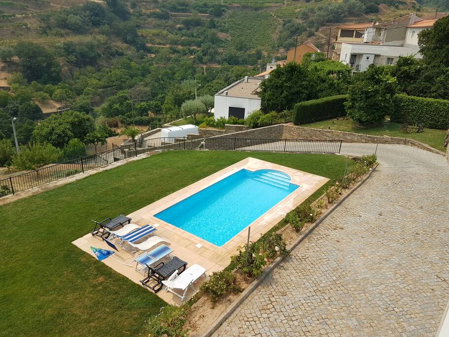 Piscina vista de um dos quartos