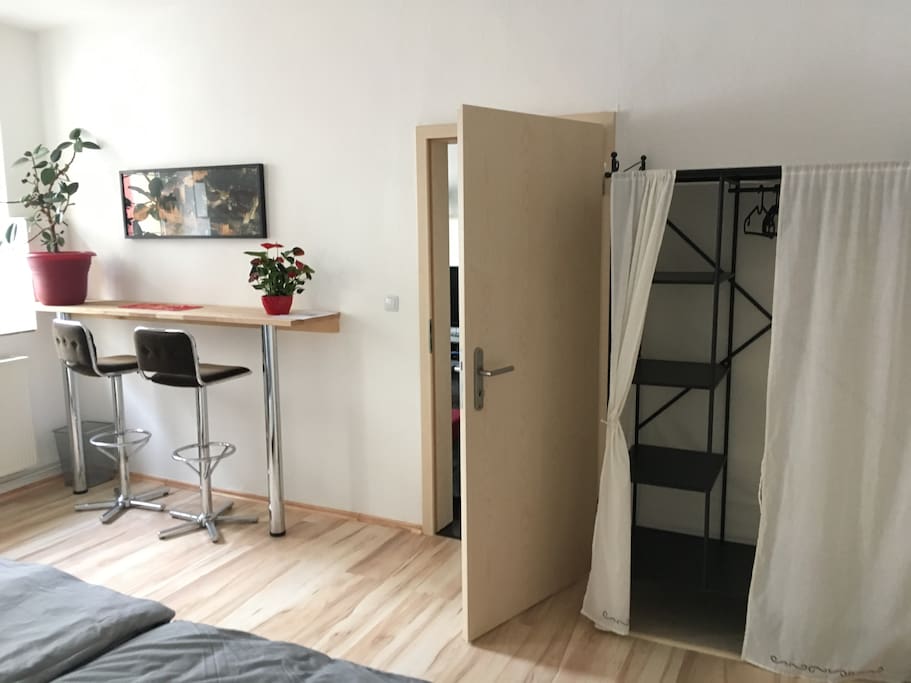 Schlafzimmer - Schrank und Theke
