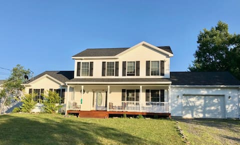 Large Modern 4 Bedroom in Poconos
