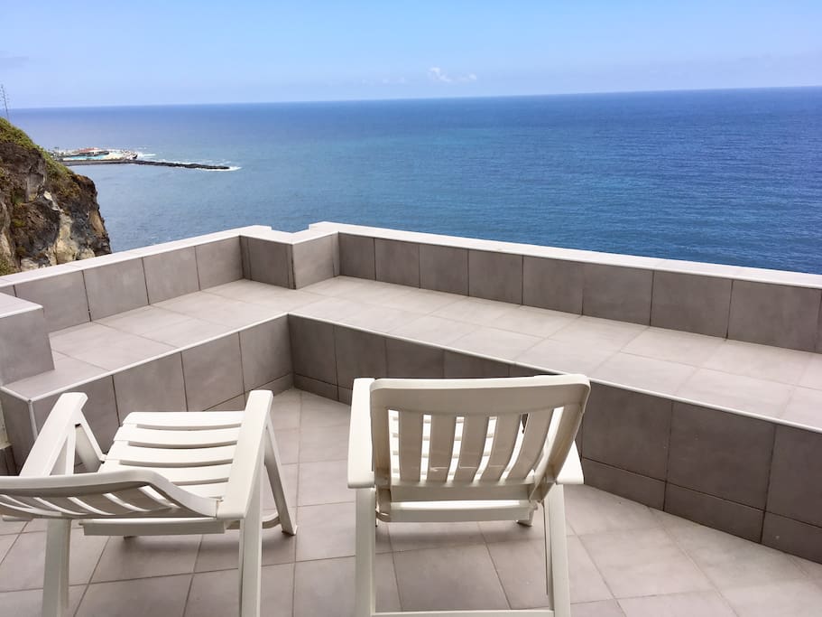 Your terrasse overlooking the ocean and Puerto de la Cruz