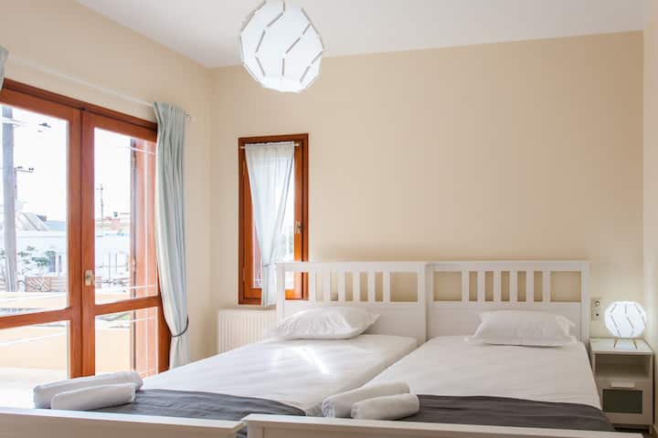Bedroom 3 (2 single -small double- beds