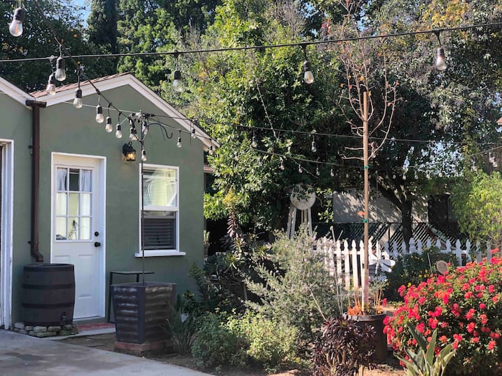 Garden Guesthouse within minutes of  LA Action