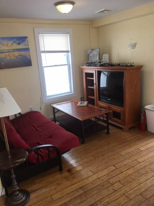 Living Room Area w/Pull-out Double Futon