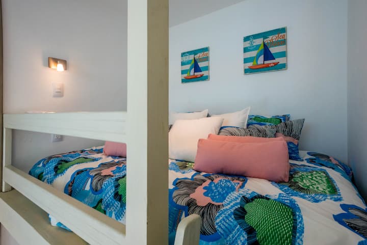 Tapanco Full Size Bed with ocean view
