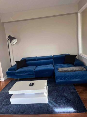 4 Bedroom Luxury Barrhaven House gallery image 3