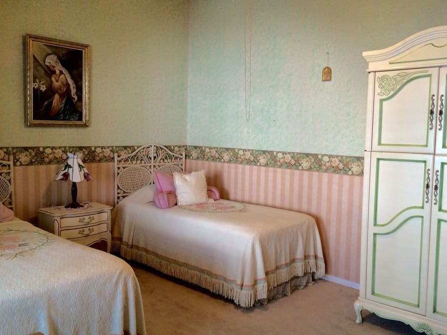 Twin bedroom, Beautiful Antique forniture