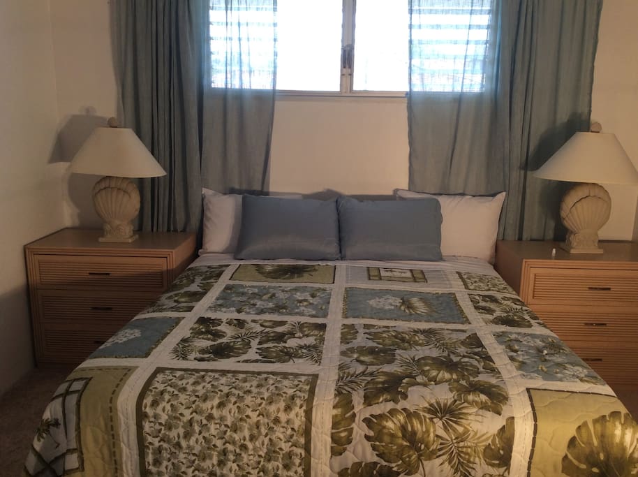 bedroom, king size bed