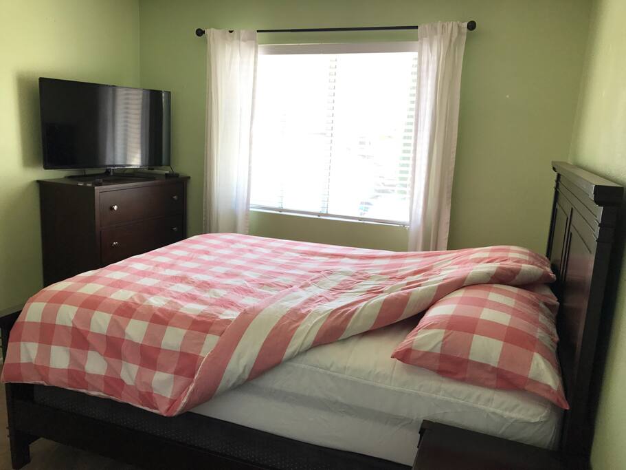 Bedroom with high quality mattress and sheets