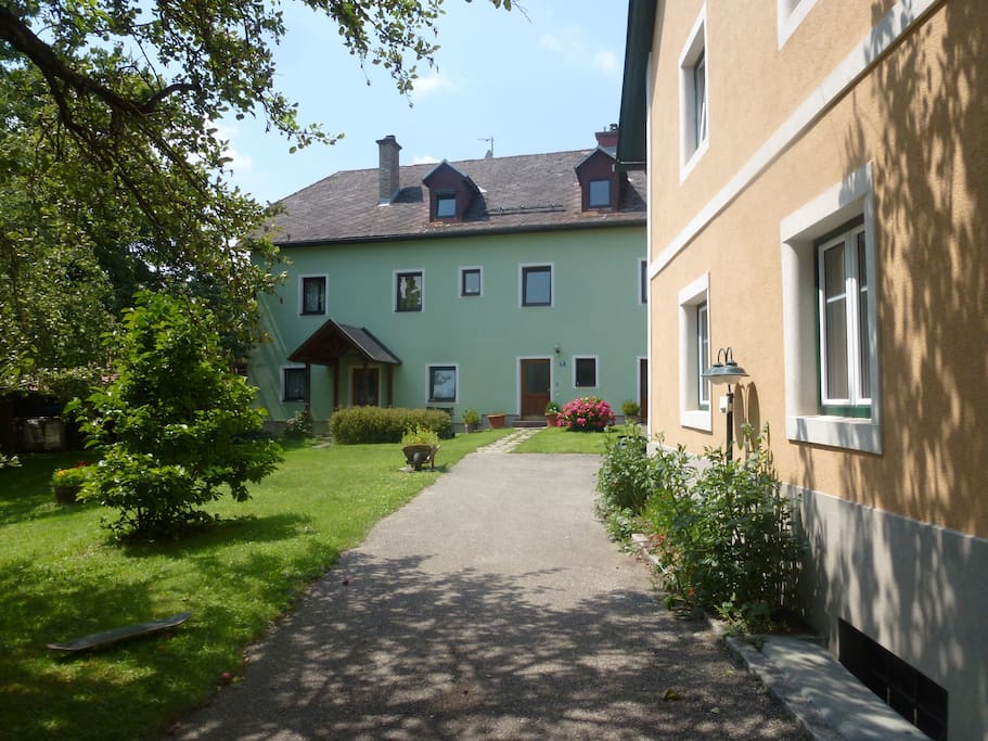 Zugang zum grünen FeWo-Haus