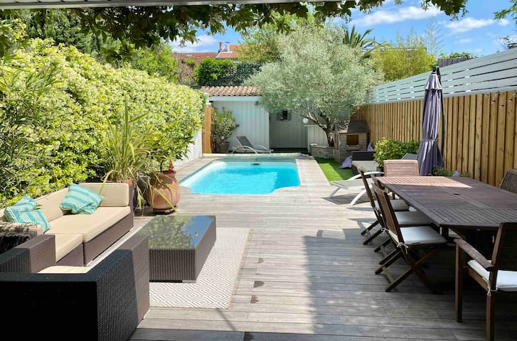 Family house heated pool and chimney