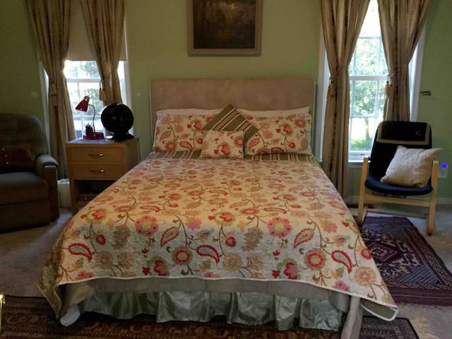 1 BR/BR suite, Clean and Comfortable