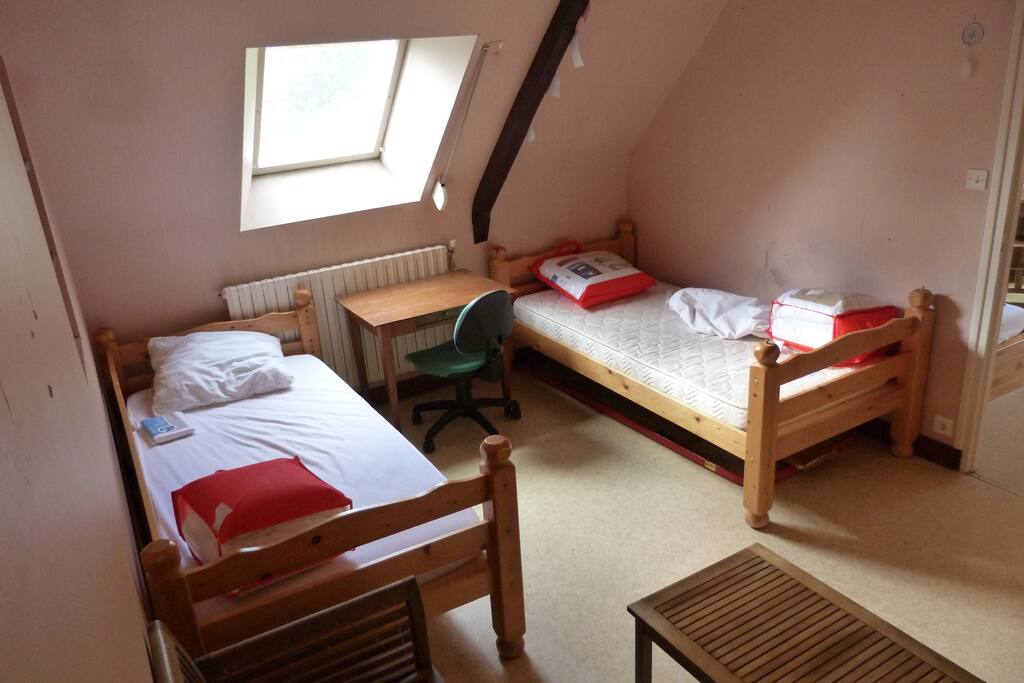Une chambre avec 2 lits juxtaposables pour 1 grand 160x190