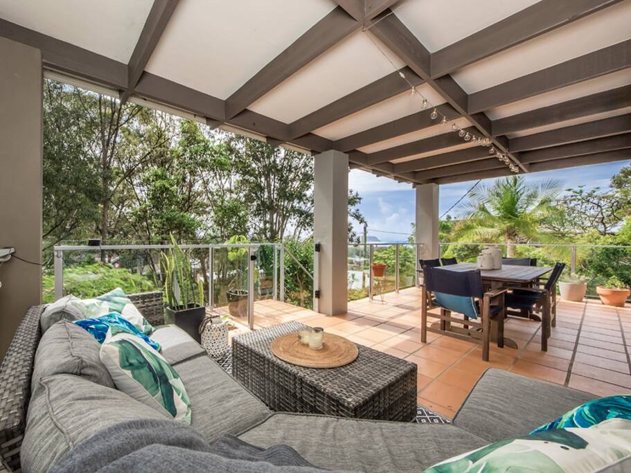 Alfresco lounge and dining, Great to BBQ out here, open up the Bifold doors and play some tunes on the sound system. Perfect place to relax at wine o’clock!