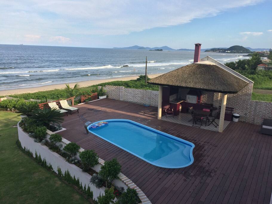 Quiosque/churrasqueira/cozinha/externa
ao lado da piscina